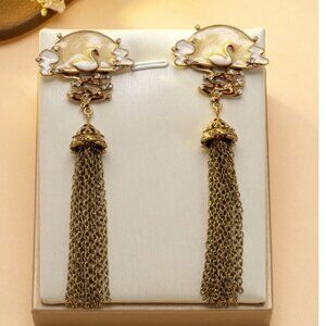 VINTAGE STYLE SWAN TASSLE EARRINGS